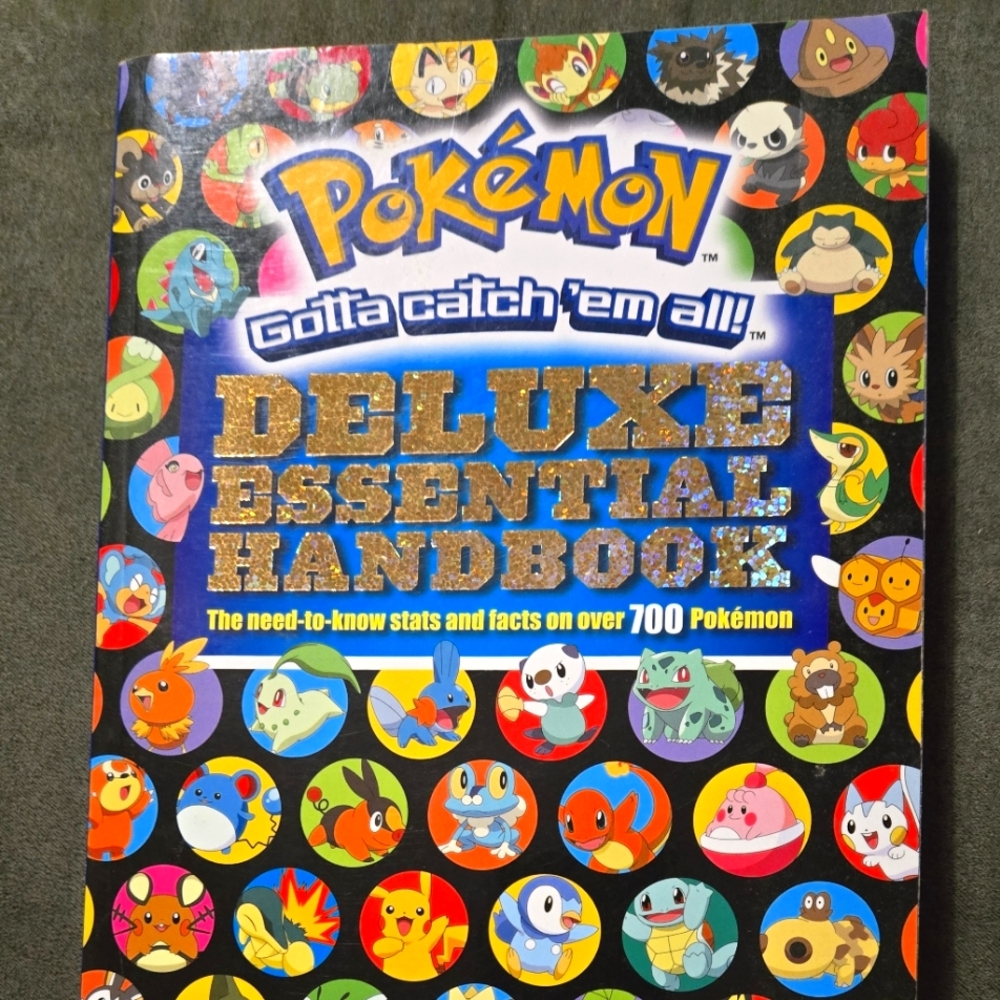 3 Pokémon handbooks & piggy bank.